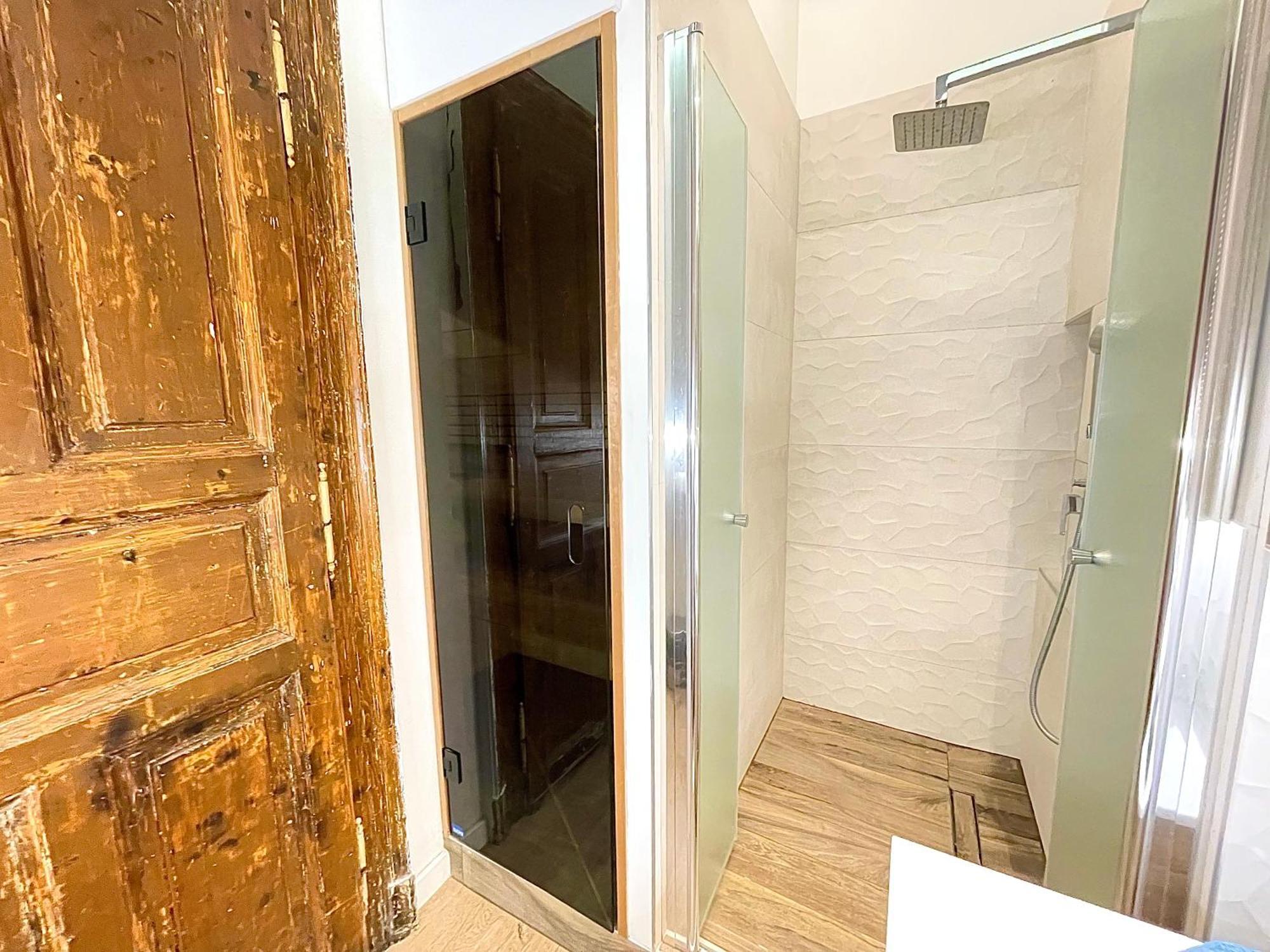Romance Residency With Finn Sauna Budapest