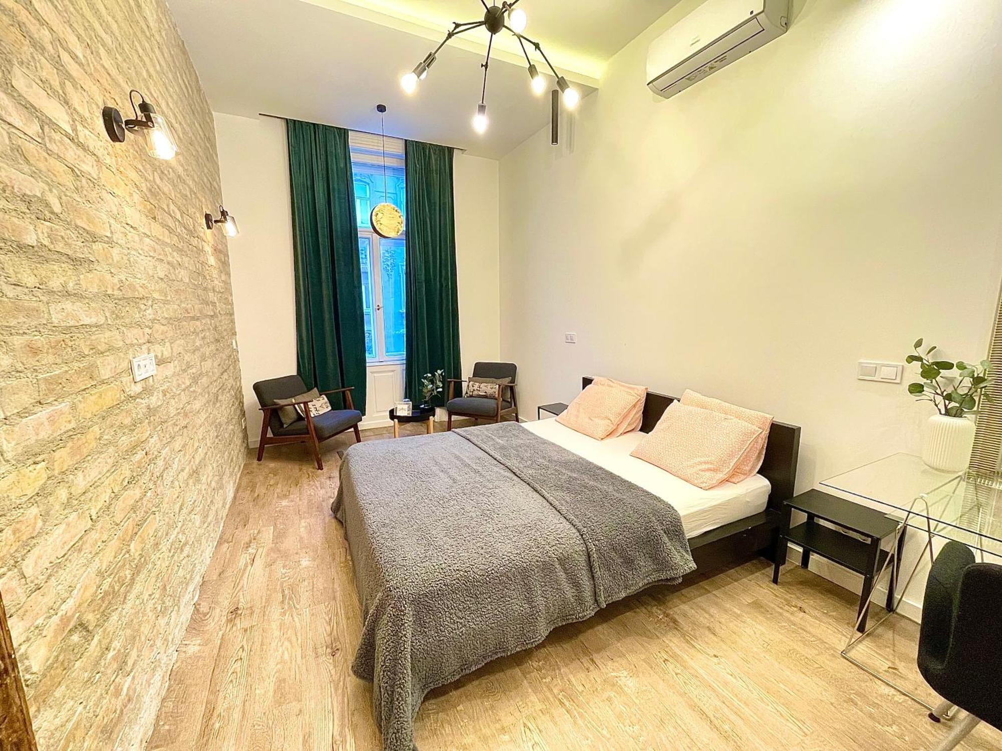 Romance Residency With Finn Sauna Budapest